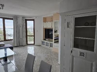 Двустаен апартамент в Несебър - първа линия море, 75 m²: снимка 2
