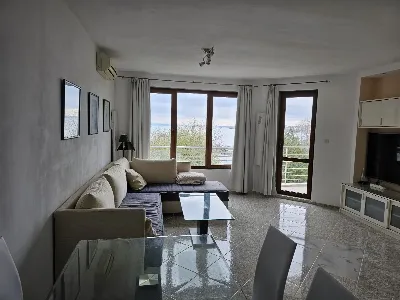 Двустаен апартамент в Несебър - първа линия море, 75 m²: снимка 3