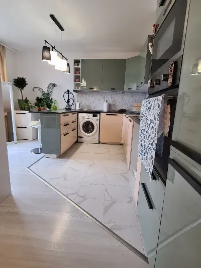 Просторен двустаен апартамент, 99 m², Равда: снимка 2